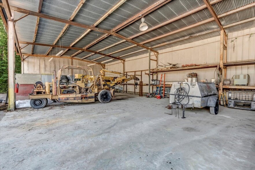 More Photos Of 417 Chastain Blvd W, Glencoe Warehouse For Sale