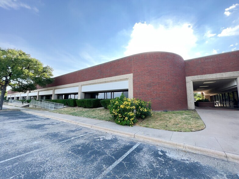 More Photos Of 3019 Alvin Devane Blvd, Austin Unknown For Lease