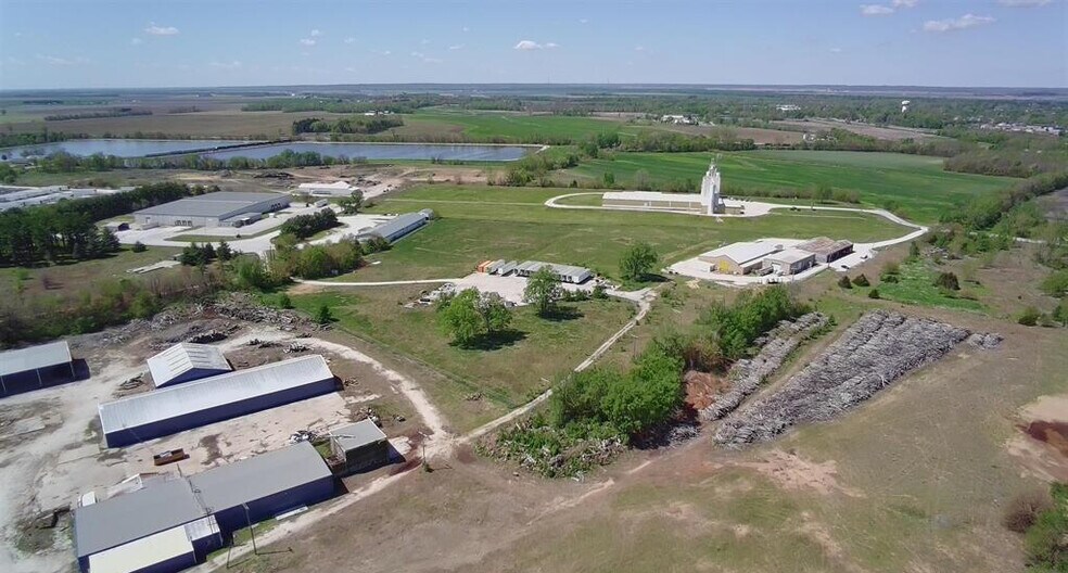 More Photos Of 8727 Arenzville Rd, Beardstown Warehouse For Sale