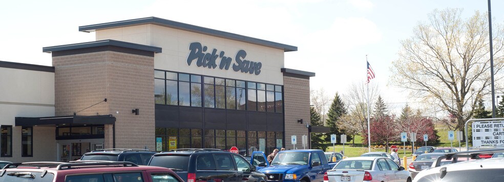 More Photos Of 2705-2811 18th St, Kenosha Storefront For Lease