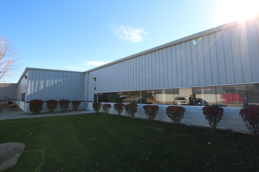 More Photos Of 5499 Perry Dr, Waterford Warehouse For Lease
