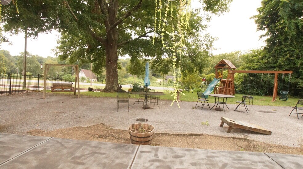 More Photos Of 1027 Jackson Ave, Enid Restaurant For Sale