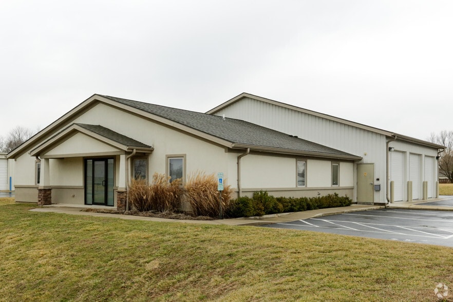 More Photos Of 345 Huls Dr, Englewood Light Distribution For Lease