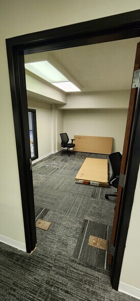 More Photos Of 2144 S Macarthur Blvd, Springfield Office For Lease