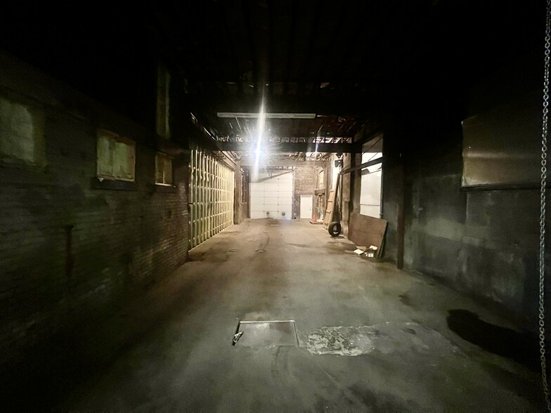 More Photos Of 718 York St, Quincy Warehouse For Lease