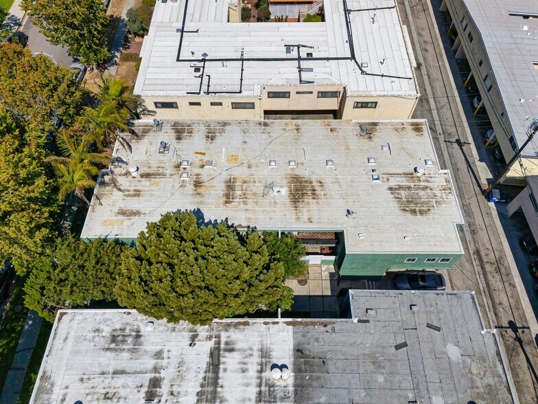 More Photos Of 7736 Paseo del Rey, Venice Apartments For Sale