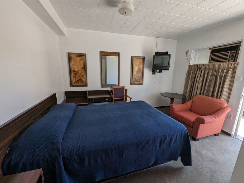 More Photos Of 1635 N San Fernando Blvd, Burbank Hotel For Sale