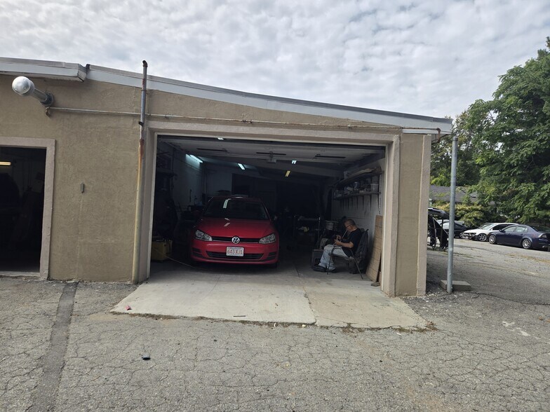 More Photos Of 20 Woodland St, Methuen Auto Repair For Sale