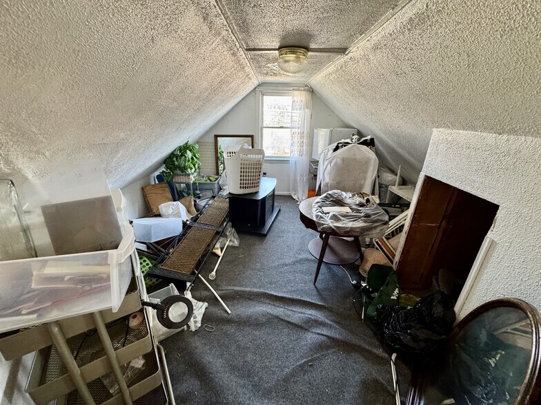 More Photos Of 2725 North Point Rd, Dundalk Office For Sale