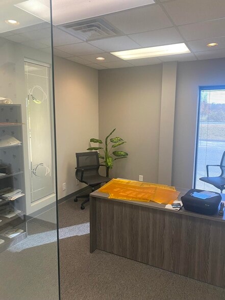 More Photos Of 163 Business Park Dr, Lebanon Light Manufacturing For Lease