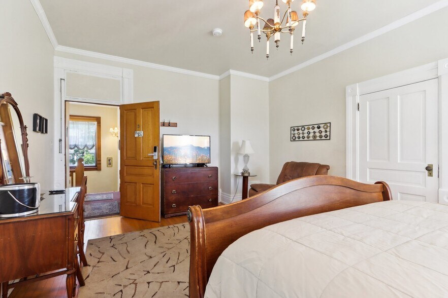 More Photos Of 910 River Rd, Wisconsin Dells Hotel For Sale