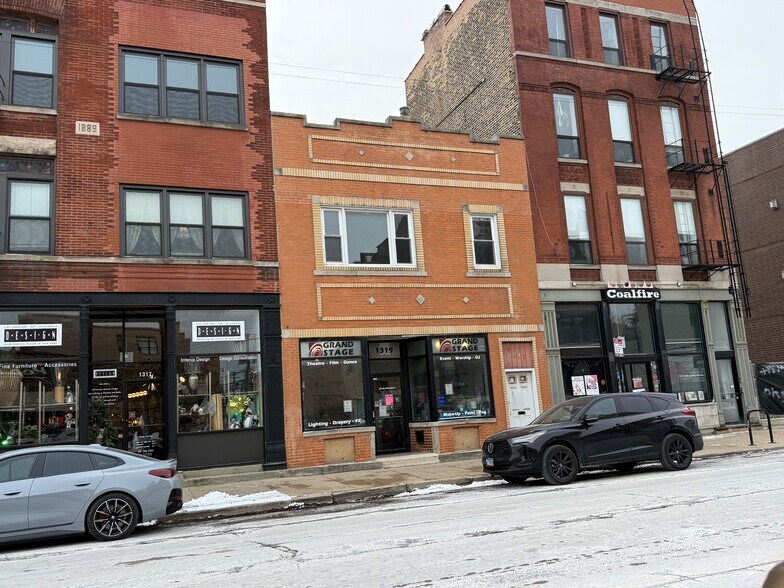 More Photos Of 1319 W Grand Ave, Chicago Storefront Retail Residential For Lease