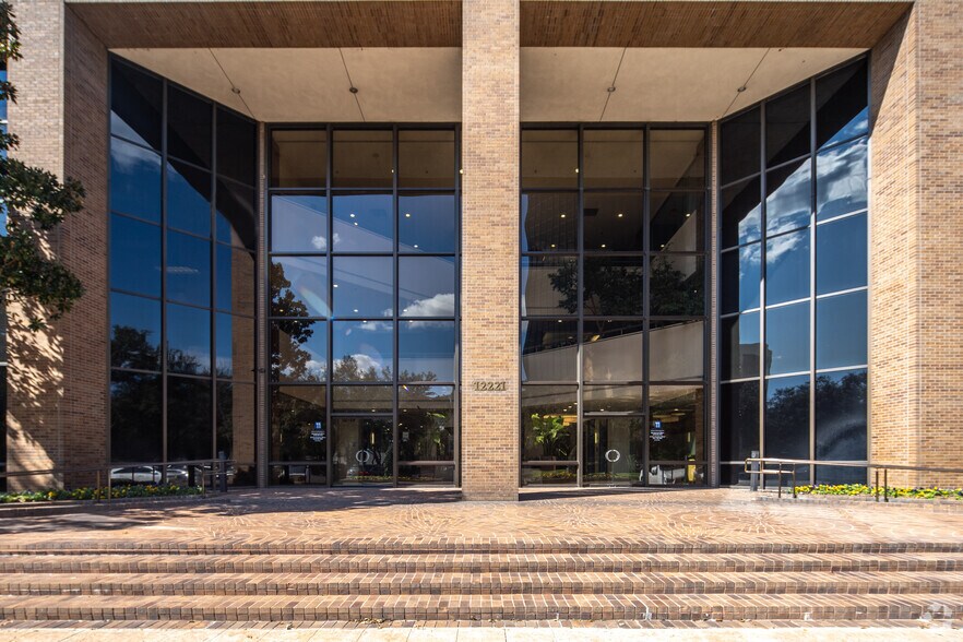 More Photos Of 12221 Merit Dr, Dallas Office For Sale