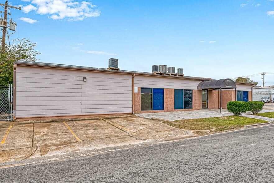 More Photos Of 3402 Amanda Ln, Houston Flex For Sale