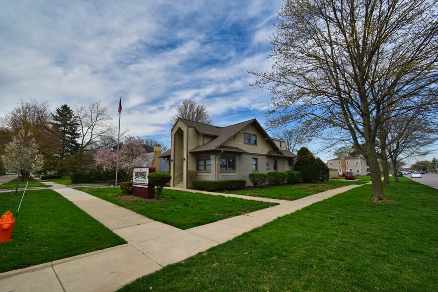 More Photos Of 849 N Ellsworth St, Naperville Office For Lease