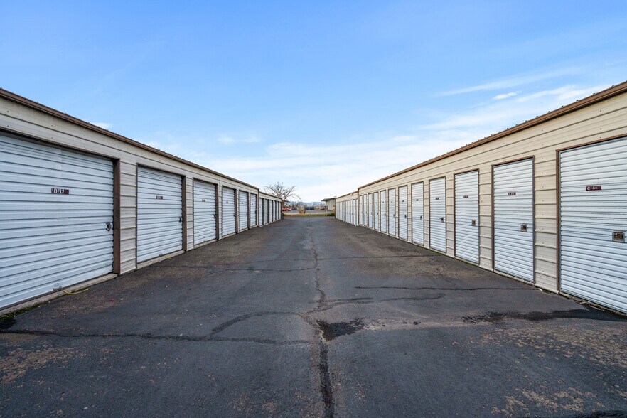 More Photos Of 6453 Crater Lake Hwy, Central Point Specialty For Sale