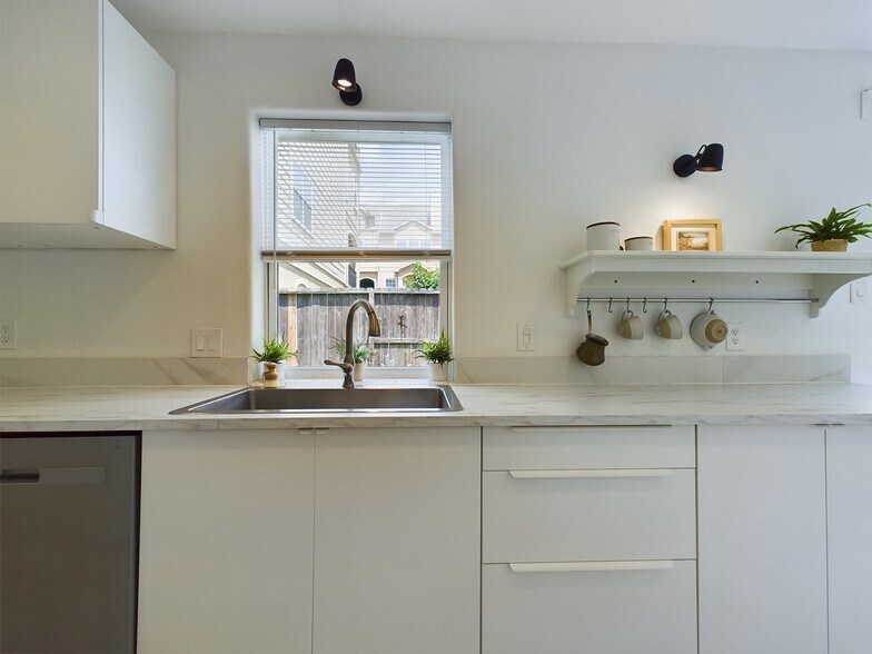 More Photos Of 5625-5631 Winsome Ln, Houston Apartments For Sale