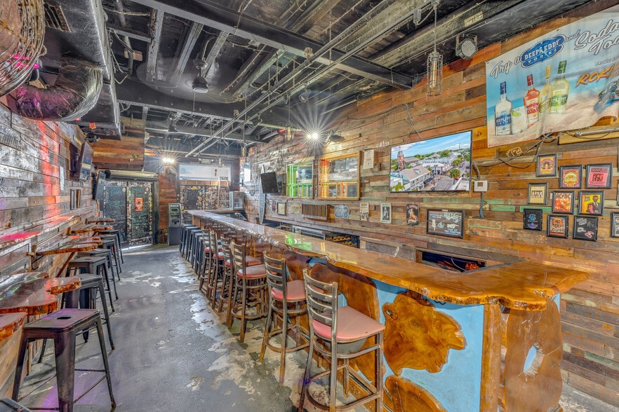More Photos Of 135 Duval St, Key West Bar For Lease