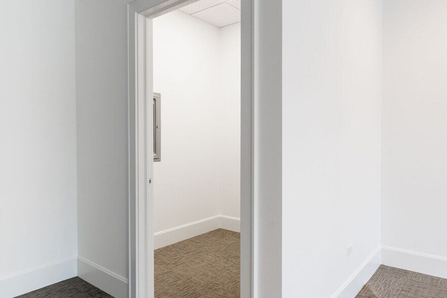 More Photos Of 223-225 Burlington Ave, Clarendon Hills Office Residential For Lease