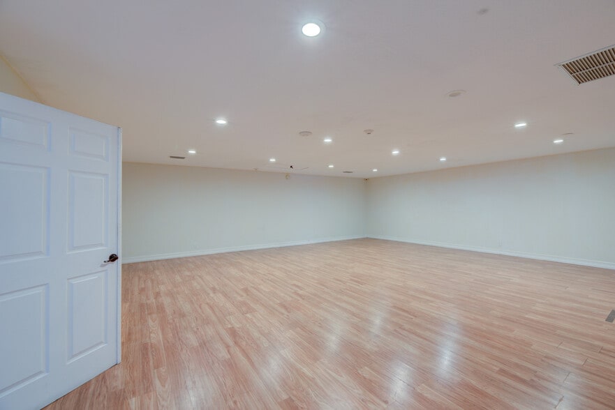 More Photos Of 359 10th St, West Palm Beach Storefront Retail Office For Lease