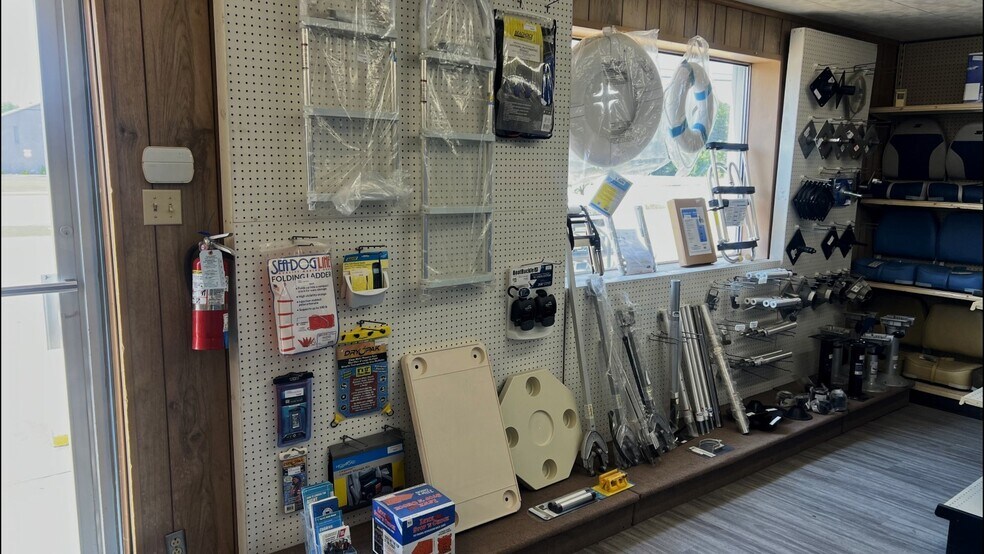 More Photos Of 2618 W Main St, Gun Barrel City Storefront For Sale