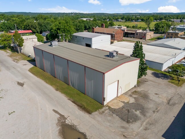 More Photos Of 1004 N Victor Ave, Tulsa Warehouse For Lease