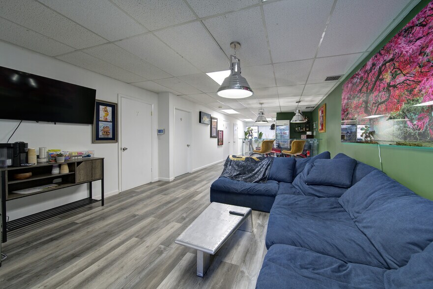 More Photos Of 2455 SW 27th Ave, Miami Medical For Lease