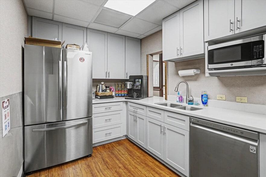 More Photos Of 3660 Hartsfield Rd, Tallahassee Office For Sale