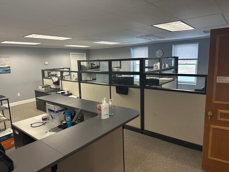 More Photos Of 1004 Princetown Rd, Schenectady Office For Lease