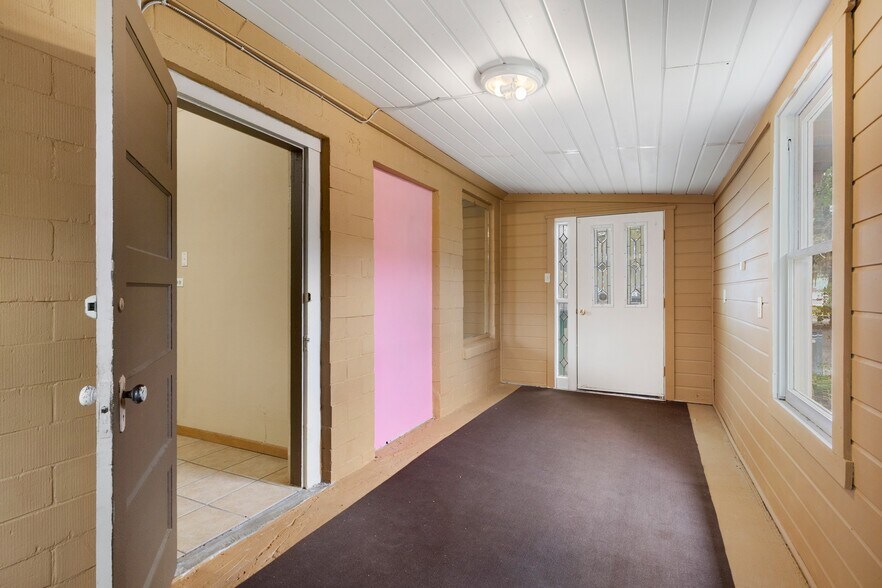 More Photos Of 807 Main St, Blanco Office For Sale