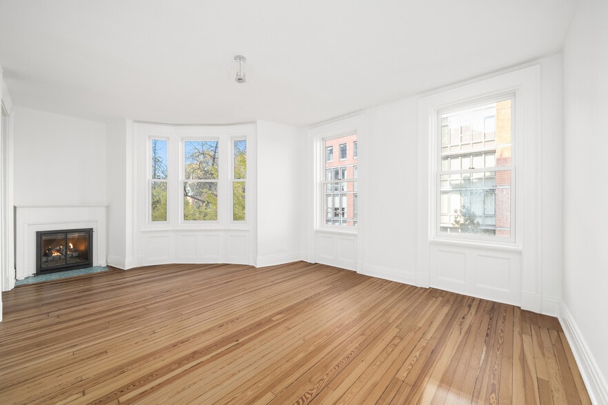 More Photos Of 402 W 20th St, New York Apartments For Sale