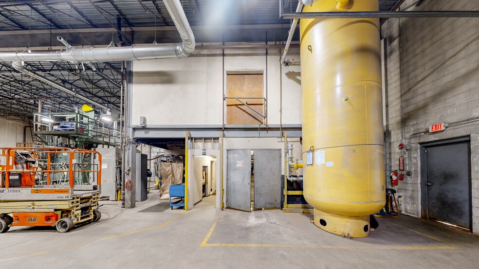 More Photos Of 1 Nablus Rd, Wakefield Distribution For Lease