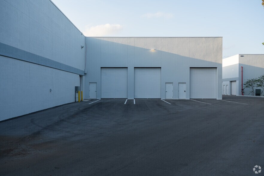 More Photos Of 2011 W State Road 84, Fort Lauderdale Warehouse For Sale