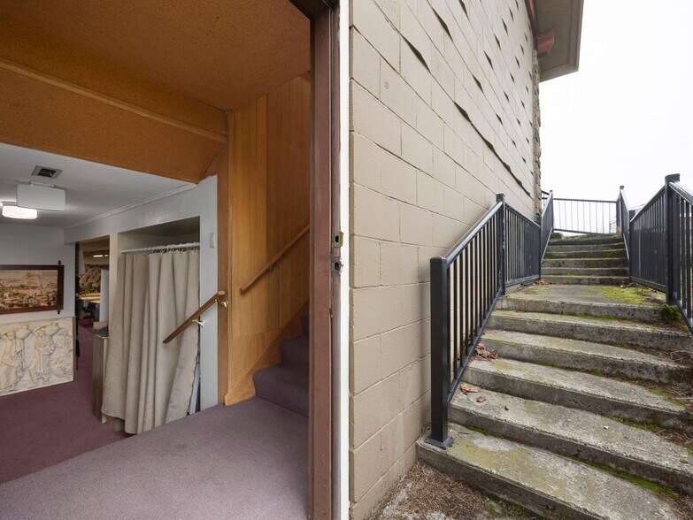 More Photos Of 39590 Pioneer blvd, Sandy Religious Facility For Sale