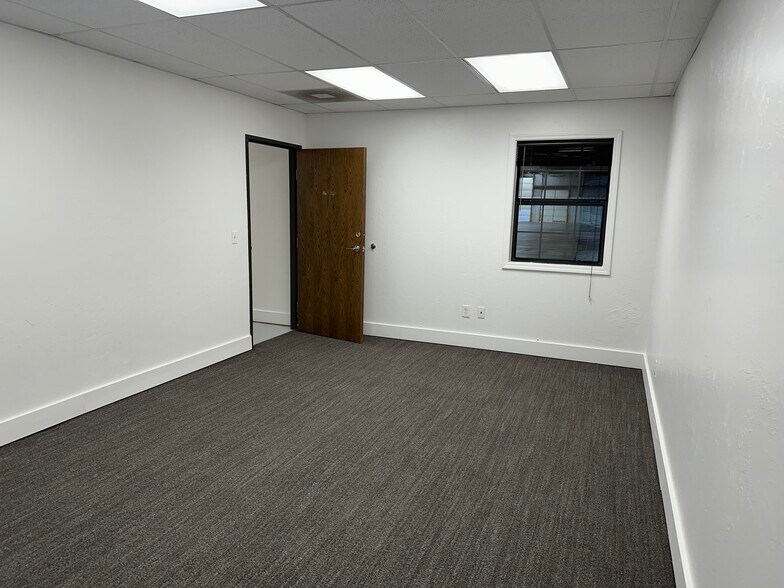 More Photos Of 401 SE 59th St, Oklahoma City Distribution For Lease