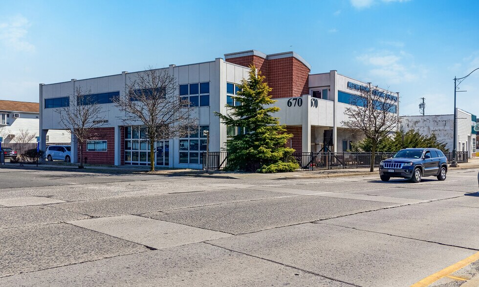 More Photos Of 670 Long Beach Blvd, Long Beach Loft Creative Space For Lease