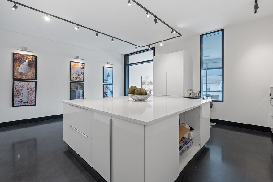 More Photos Of 508 E 53rd St, Austin Loft Creative Space For Sale