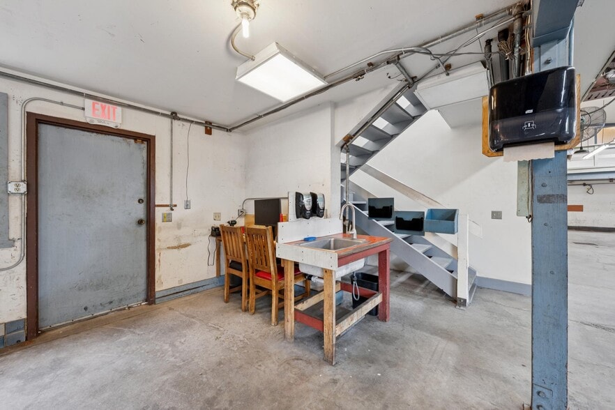 More Photos Of 253 S 25th St, Richmond Flex For Sale