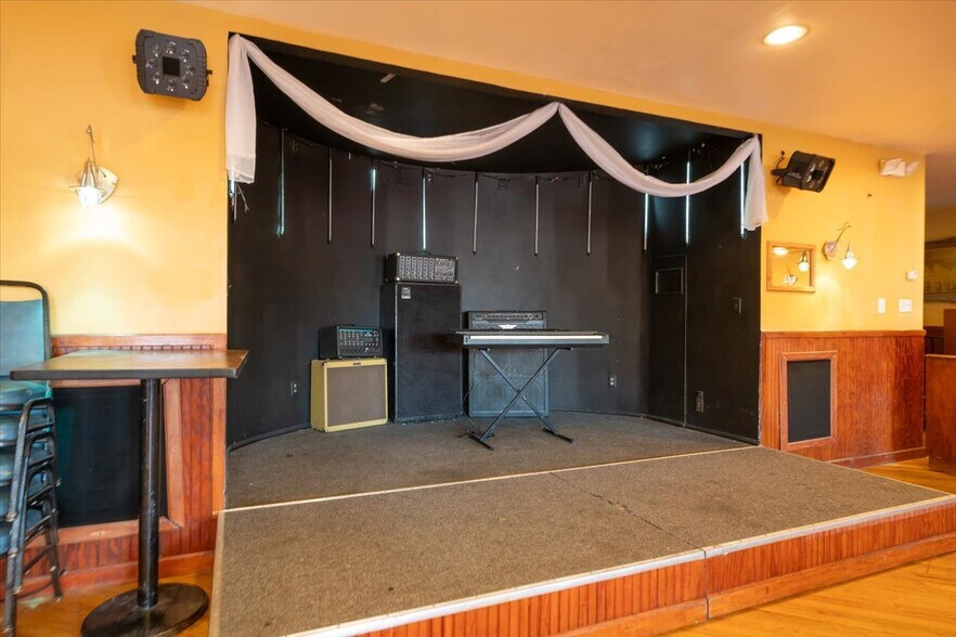 More Photos Of 217-219 Frelinghuysen Ave, Newark General Retail For Sale