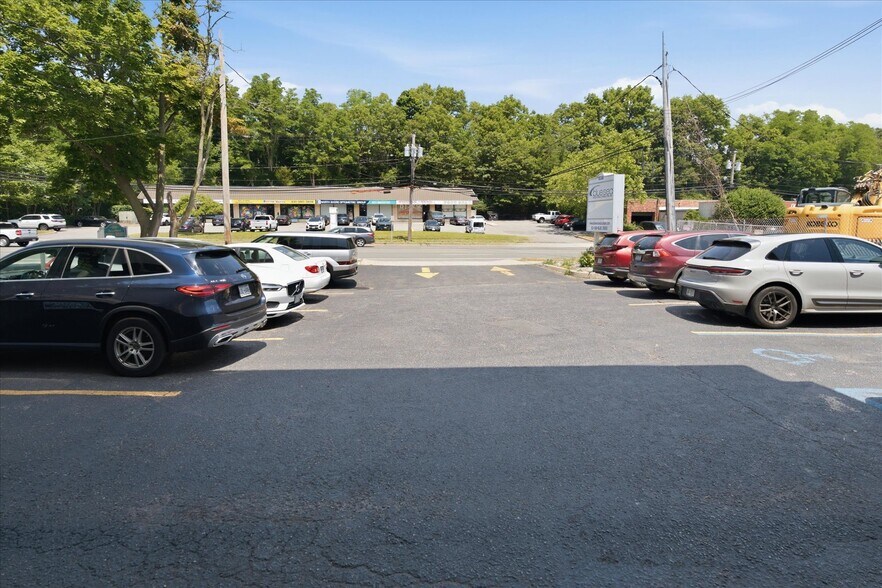 More Photos Of 1038 West Jericho Tpke, Smithtown Office For Sale