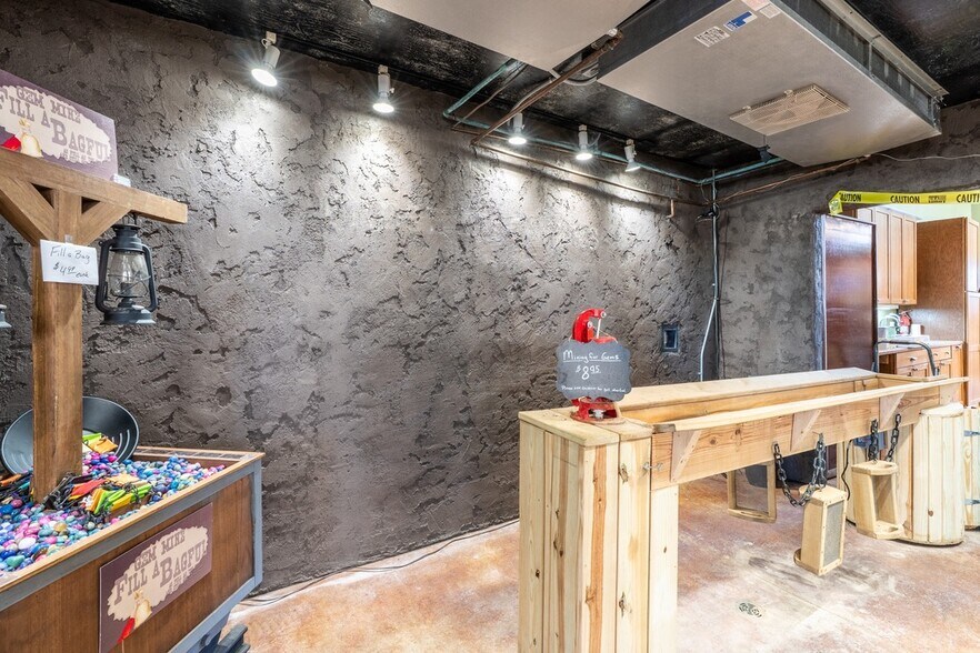 More Photos Of 528 Mount Rushmore Rd, Custer Restaurant For Sale