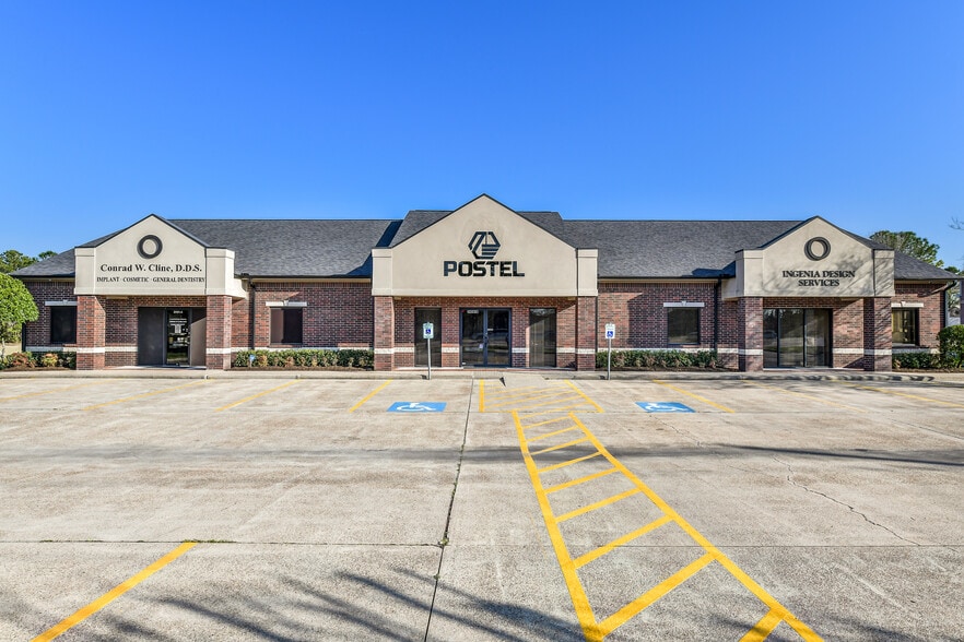 Primary Photo Of 2401 Parkwood Ave, Friendswood Office For Sale
