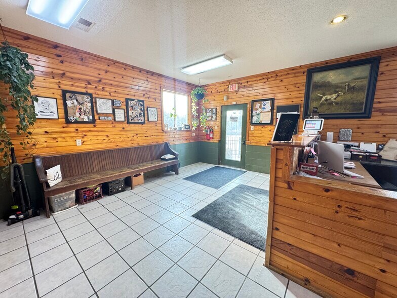 More Photos Of 2350 Highway 17 S, Rhinelander Veterinarian Kennel For Sale