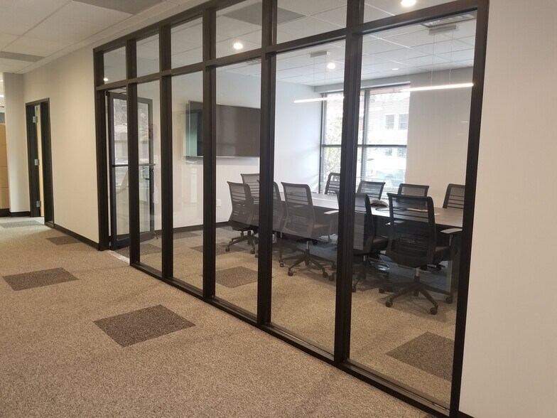 More Photos Of 1890 W Oak Pky, Marietta Showroom For Lease