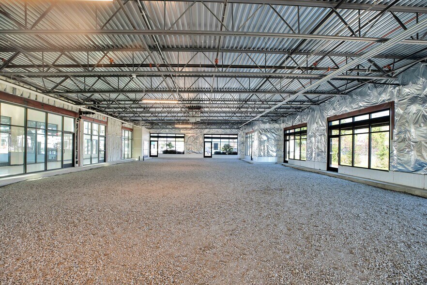More Photos Of 2462 SE 82nd Ave, Portland Storefront Retail Office For Lease