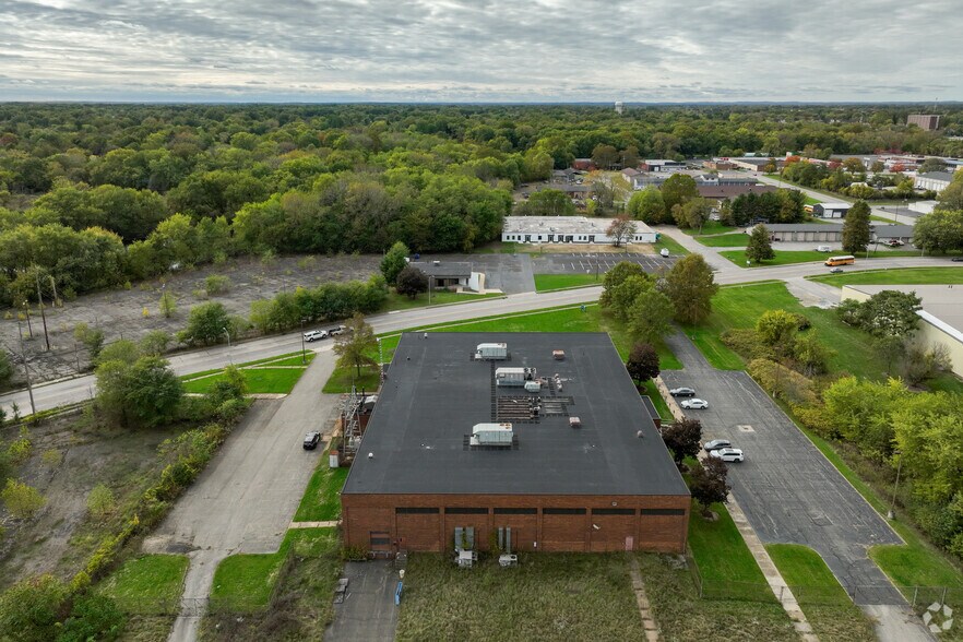 More Photos Of 999 Pine Ave, Warren Office For Sale