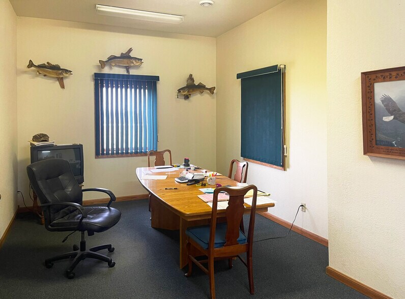 More Photos Of 15675 Morris Industrial Dr, Schoolcraft Industrial For Sale