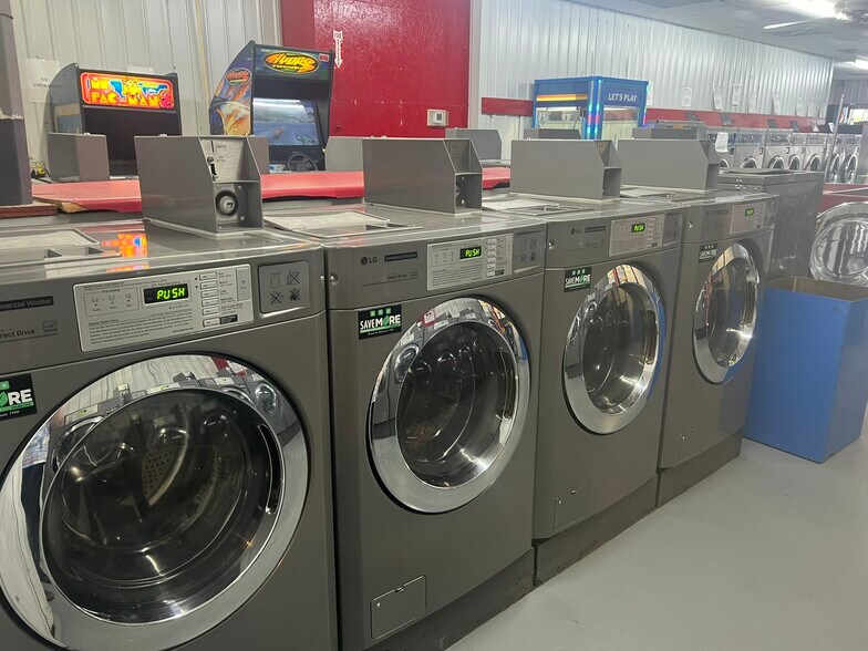 More Photos Of 285 Head Dr, Cleveland General Retail For Sale