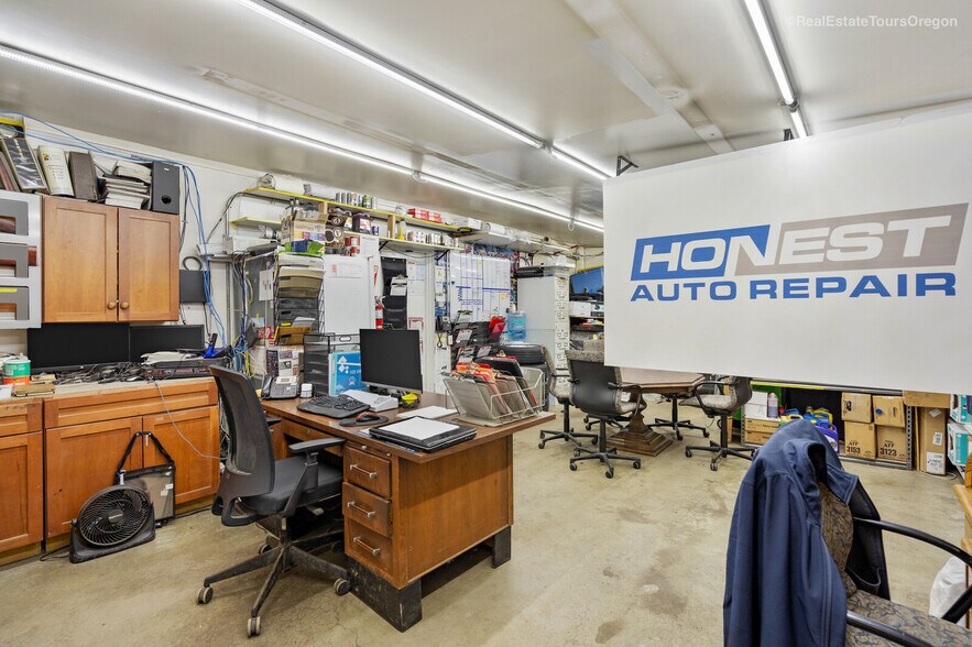 More Photos Of 104 NE 80th Ave, Portland Warehouse For Sale