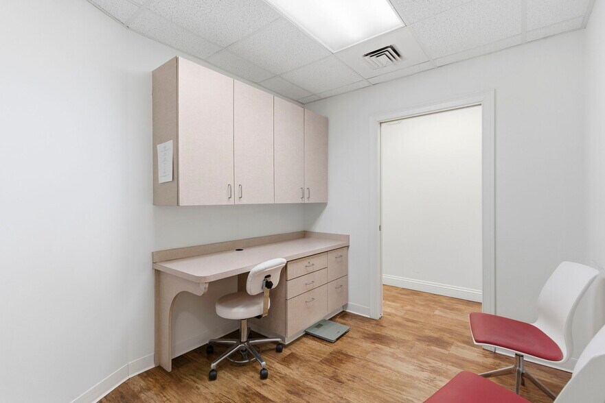 More Photos Of 5552 N Farmer Branch Rd, Ozark Office For Sale